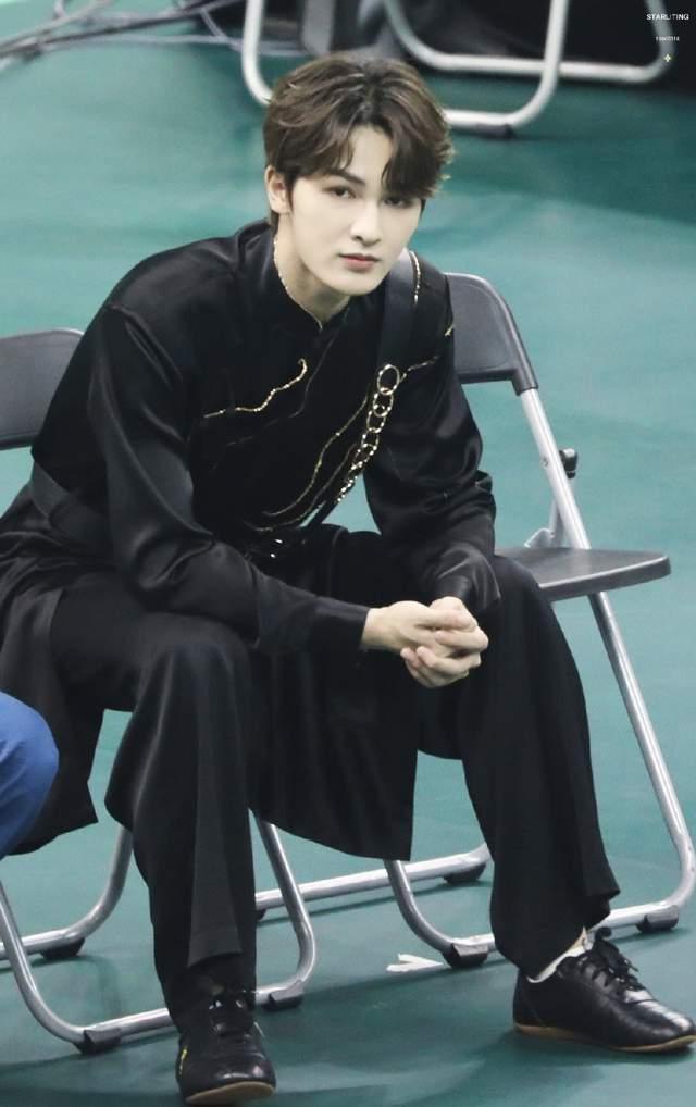 朱正延图片,光影交织下的青春偶像  第2张