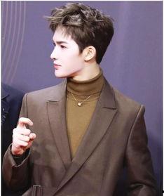 朱正延图片,光影交织下的青春偶像  第3张