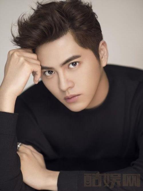 恩皓个人资料,才华横溢的年轻艺术家,用镜头讲述人生故事 第2张 恩皓个人资料,才华横溢的年轻艺术家,用镜头讲述人生故事 第2张